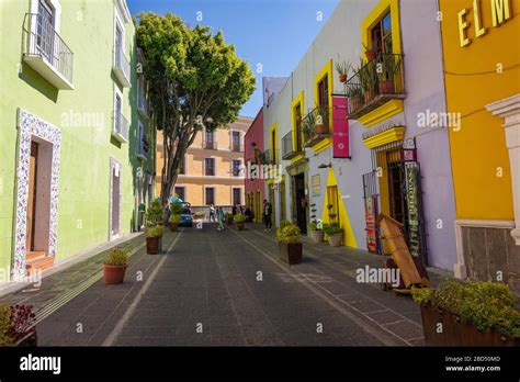 Calles Matutinas En Puebla Una De Las Cinco Ciudades Coloniales