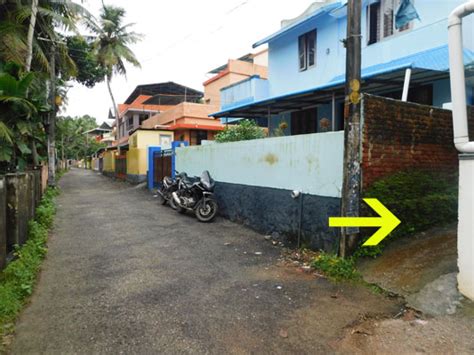 Cents Land With Old Tiled House Sale At Mangad Thirumala Trivandrum