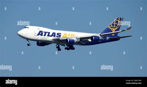 Atlas Air Cargo Boeing 747 prepares for landing at Chicago O'Hare ...