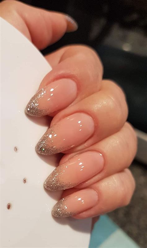 Nude Knickers And Silver Glitter Explosion Unhas Bonitas Unha Gliter Unhas Redondas