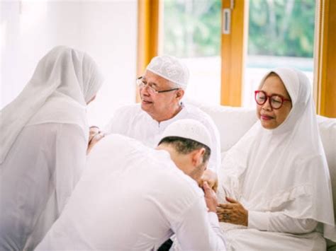 Cara Berbakti Kepada Orang Tua Yang Wajib Dilakukan Seorang Anak