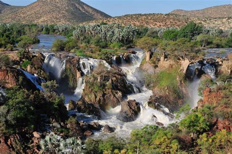 Puesta Del Sol En La Cascada De Epupa Namibia Foto De Archivo Imagen