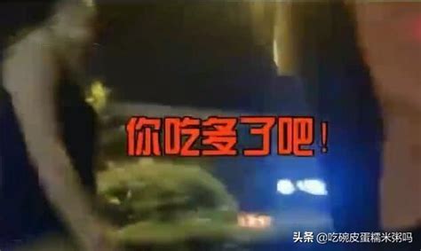 遛狗不拴繩，記者好心相勸，卻反遭辱罵：我的狗不咬人，神經病吧 每日頭條