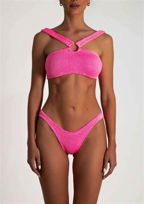 Hot Sexy Kara Bikini Pics
