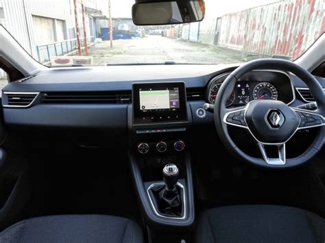 Renault Clio Review (2020) - Changing Lanes