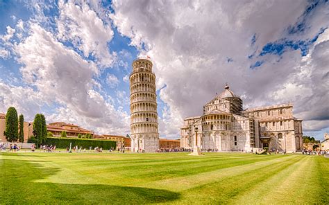 Square Of Miracles See Pisa Cathedral Leaning Tower