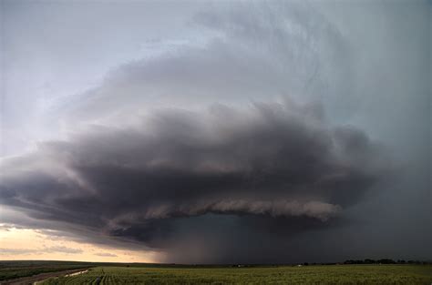 Storm Chaser Captures Incredible Photos In Tornado Alley Lamar