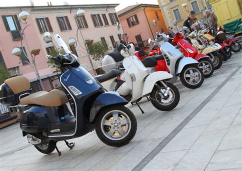 Vespe Invadono Il Centro Di Busto Arsizio Varesenews Foto