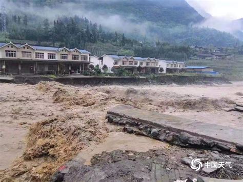 四川雅安接连三天大暴雨 洪水泛滥道路中断 天气图集 中国天气网