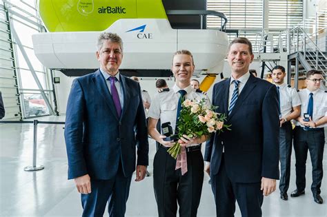 Female numbers rise as AirBaltic pilots graduate - Pilot Career News