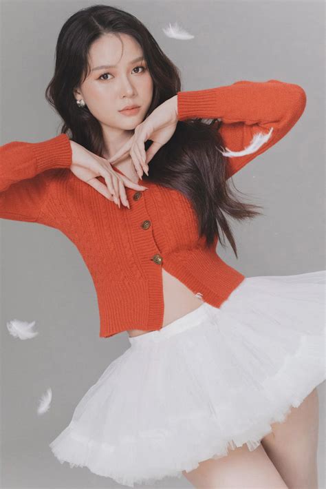 Một cựu hot girl từng coi ca hát là niềm đam mê lớn nhất nhưng sự nghiệp cầm mic chỉ ra