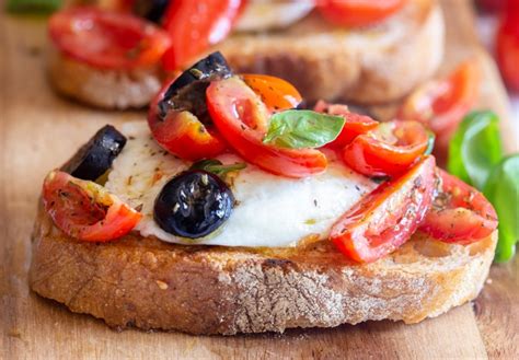 Easy Caprese Bruschetta All Things Bread