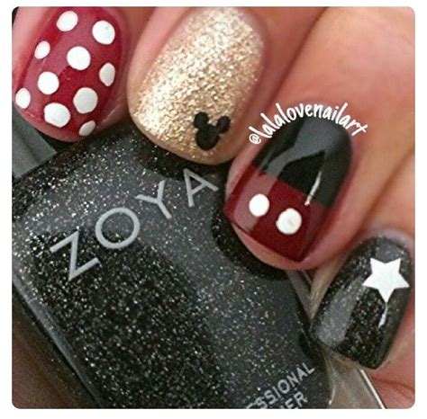 Uñas decorada de Mickey Mickey nails Nail art disney Disney nails