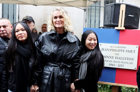 Photo Laeticia Hallyday Ses Filles Joy Et Jade Lors De L