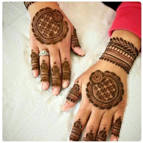 Latest Round Tikki Mehndi Designs For Beautiful Hands New Mehndi