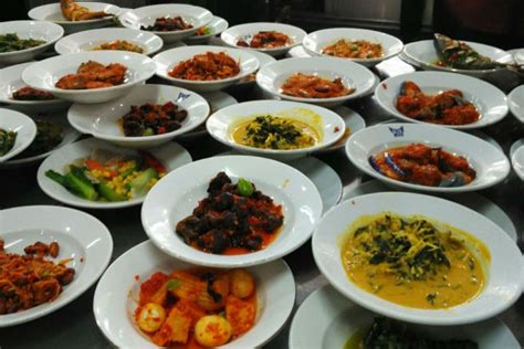 8 Restoran Masakan Padang Paling Enak Di Jakarta Pas Buat Menu Berbuka