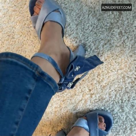 Jenn Falik Feet Aznudefeet