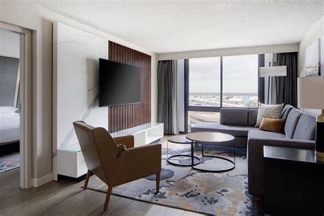 Houston Pet Friendly Hotel | Houston Marriott South at Hobby Airport ...