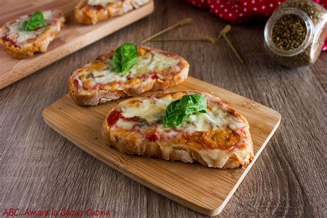 Crostini Al Forno Pomodoro E Mozzarella