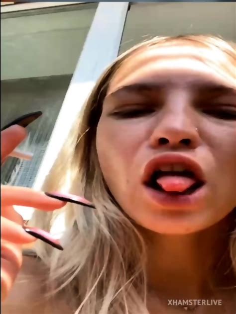 Horny Blonde And The Pearl