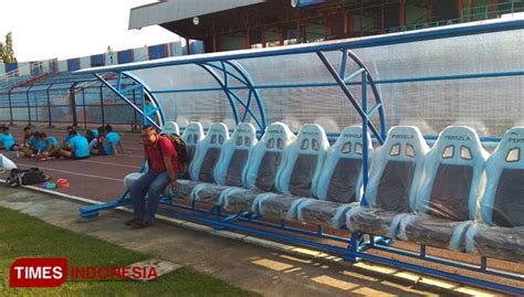 Harga Bench Pemain Sepak Bola Community Saint Lucia