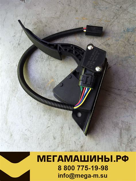 Педаль газа электронная SHACMAN X3000 (c ДВС CUMMINS) DZ97189570286