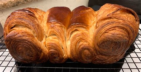 Croissant loaf ; - Dining and Cooking