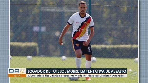 Jogador de futebol amador é morto a tiros em motocicleta no interior da