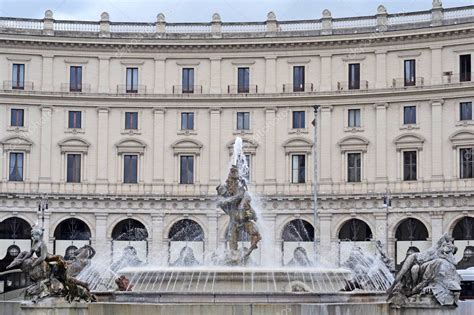 Fontana Delle Naiadi En Piazza Della Repubblica Roma Italia Europa 2023