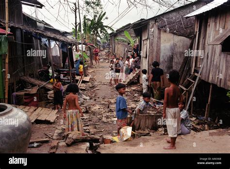 Phnom Penh slum Stock Photo - Alamy