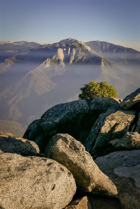 moro rock   granite dome rock formation  sequoia national park