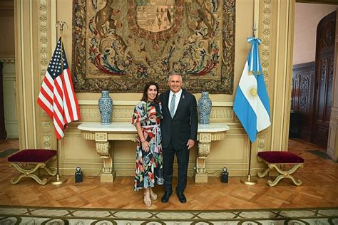 Marc Stanley Embajador De Estados Unidos Y Su Esposa Wendy En