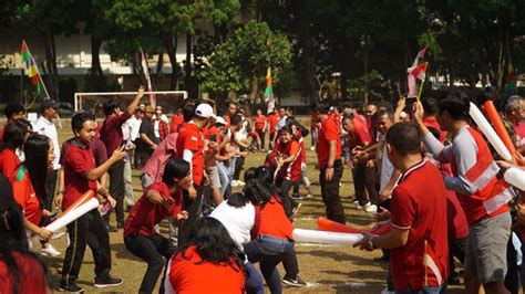 Semarakkan Hut Ke Ri Uksw Gelar Lomba Tarik Tambang Hingga Panjat