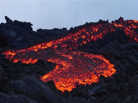 Volcanes en erupción Pacaya en Guatemala y Tungurahua en Ecuador