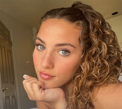 Sofie Dossi Biography 29 Photos Age Height Real Name Instagram