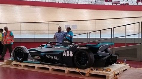 Replika Mobil Formula E Dipamerkan Di Bundaran HI Wartakotalive