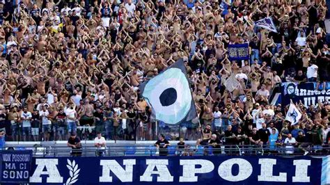 Napoli Beffa Assurda Per I Tifosi Interviene Il Comune