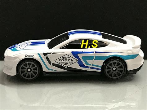 T Hunted A nova coleção Forza Motorsports da Hot Wheels