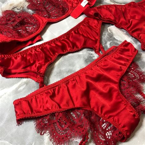 Lingerie en dentelle rouge ensemble à la main culotte satinée Etsy