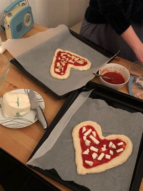 Heart shaped pizza @martimanc_ | Ideias para encontros, Receitas ...