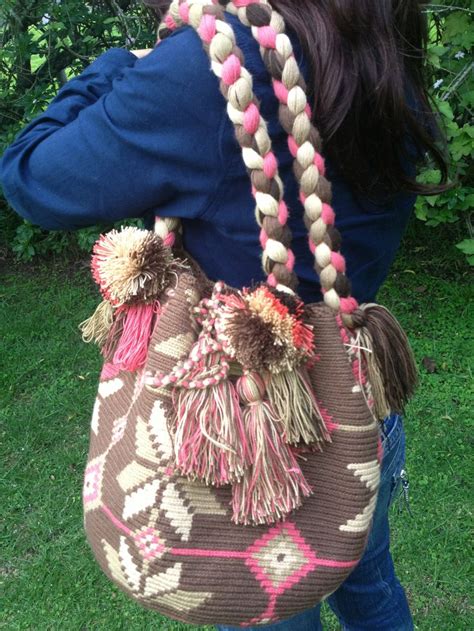 Mochila Wayuu Tejida A Mano Correa Corta Con Trensa Colores Varios