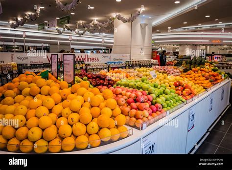 hong kong modern supermarket Stock Photo - Alamy