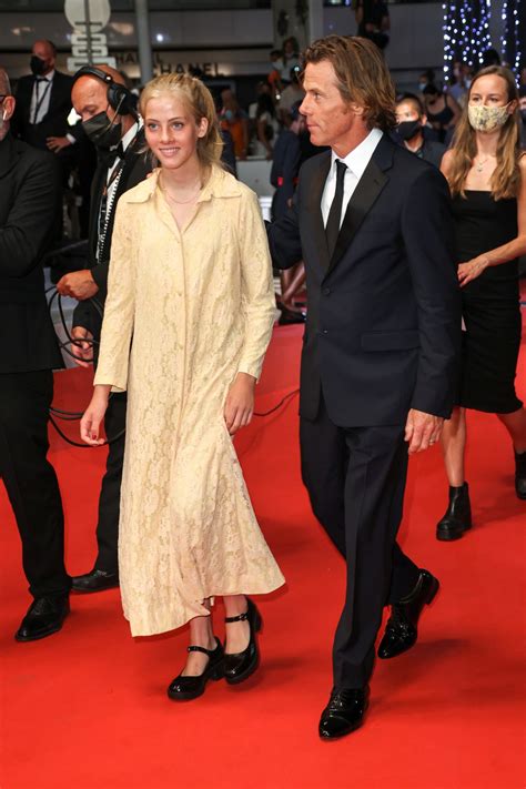 julia roberts daughter hazel   red carpet debut