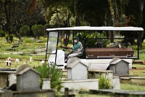 Coronavírus limita despedidas em enterros nos cemitérios do DF Metrópoles