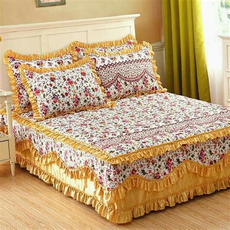 Pin By Maria Leão On Lençóis E Colchas Designer Bed Sheets Bedroom Bed Design Bed Sheet Sets