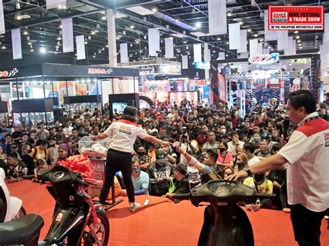 Insideracing The Beauty Of Naked Aggression Get Ready To Strike With The All New Suzuki