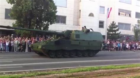 Panzerhaubitze 2000 (PZH 2000) - Croatia army forces - mimohod Zagreb ...