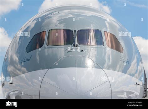 Cockpit Boeing Dreamliner Plane Fotos Und Bildmaterial In Hoher