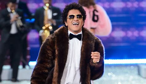 Video Watch Bruno Mars Two Performances At The Victorias Secret