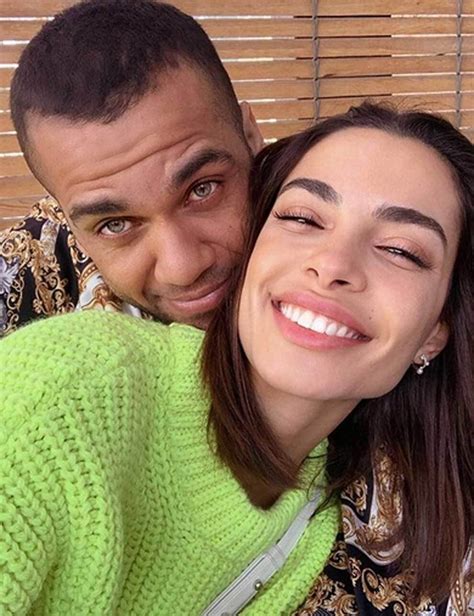 Ligue Psg Dani Alves Plays With Filters As He Photographs His Wife